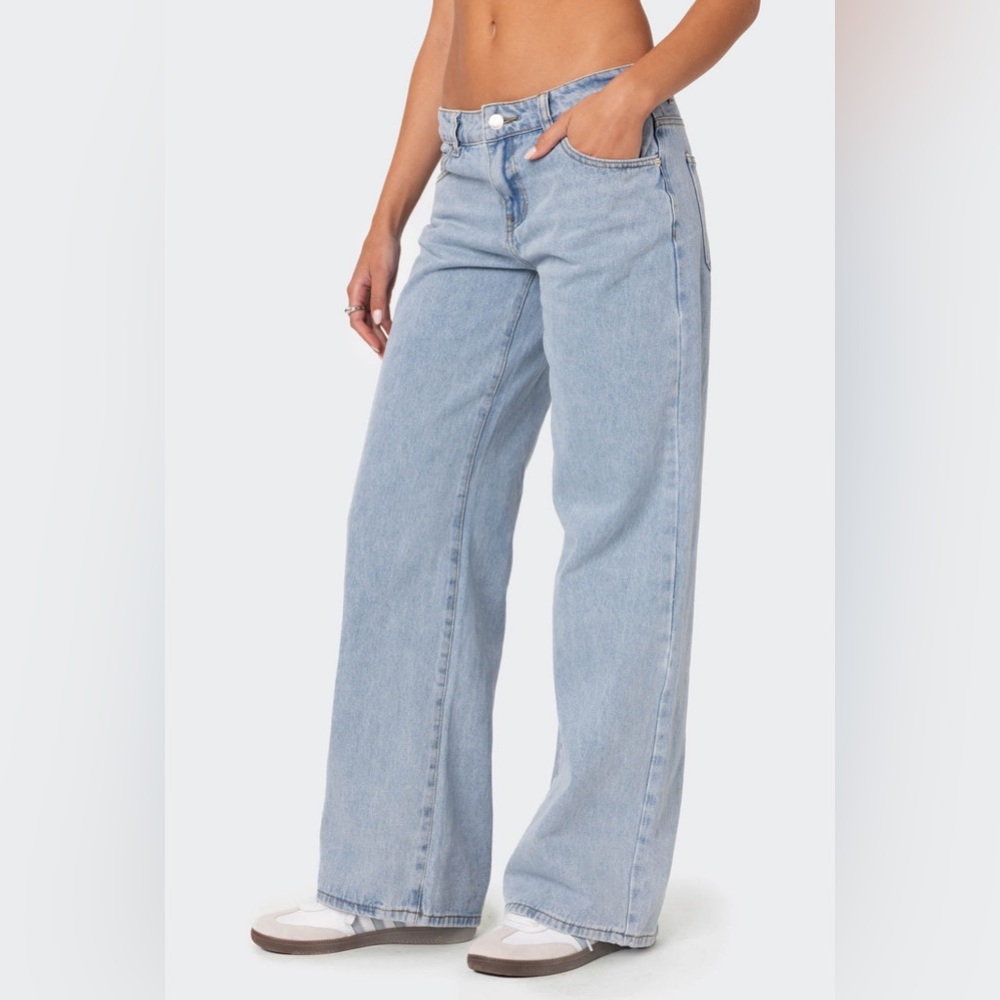 Edikted Raelynn Washed Low Rise Jeans